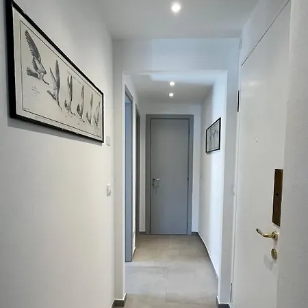 Adamaina - Sea View With Private Garage