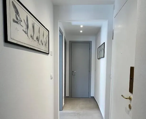 Adamaina - Sea View With Private Garage