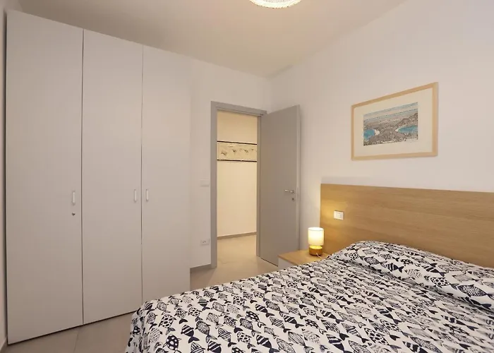 Adamaina - Sea View With Private Garage *
